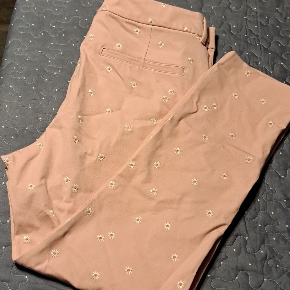 Old Navy pink pixie with daisies size 12